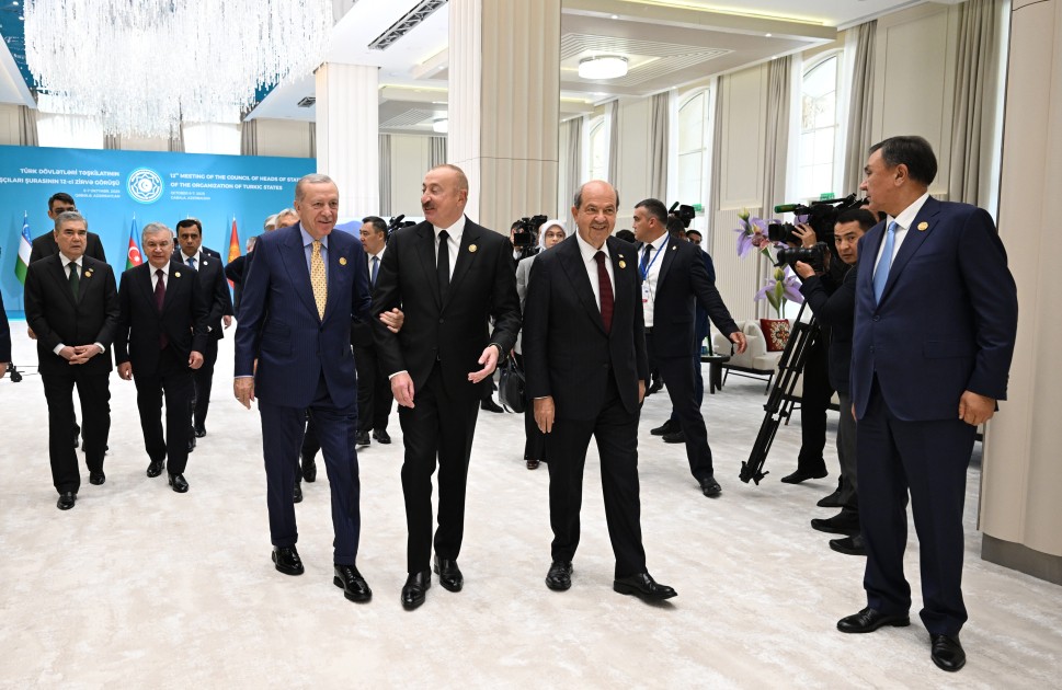 Liderlər çay süfrəsi arxasında - FOTOLAR